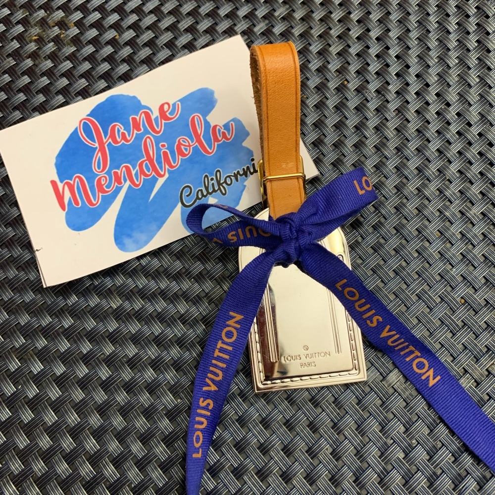 Silver hang tag